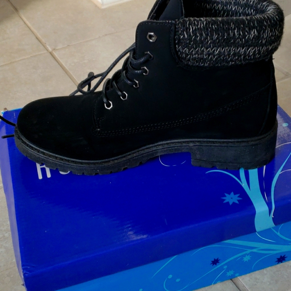 Rouge Black nubuck booties
